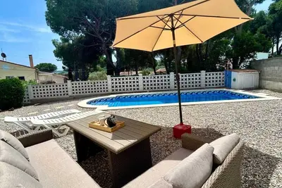 Image de House with pool and private garden