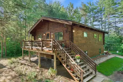 Image de Modern Treetop Log Cabin in the Heart of Schroon Lake