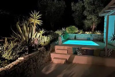 Image de Villa Poggio al Sole Vieste, 1700 villa with pool surrounded by greenery