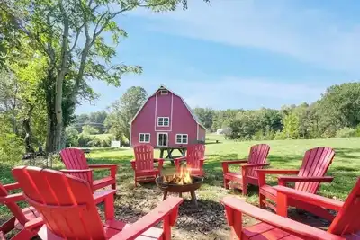 Image de Charming 2-bedroom barn with WiFi, Ac in brilliant Etlan, minutes from Old Rag.