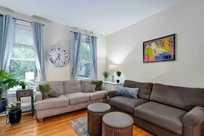 Image de Chic large 1100 sq ft 1. Bedroom sleeps 5 near lake