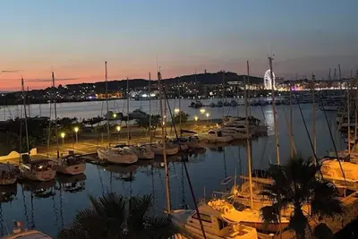 Image de vue exceptionnelle, Clim, wifi, proche mer, piscine, parking