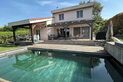 Image de Maison de charme avec piscine – entre mer et nature, Côte d’Azur