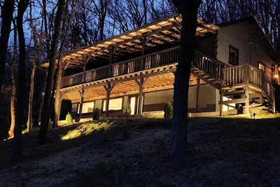 Image de DeerRidge Lodge-Charming Retreat mins from Historic Franklin and Nashville.