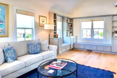 Image de Charming 3 bedroom 2. 5 baths, upside down house w/office, outdoor shower, WiFi/Ac