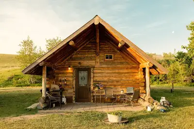 Image de Red's Cabin- Your cosy farm getaway 5 minutes from Pincher Creek