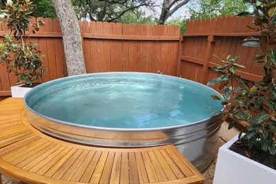 Image de Fun & Stylish Stay with Cowboy Pool, Fire Pit & Pool Table