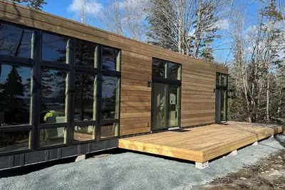 Image de Modern Nordic-style Ocean front cabin on the South Shore of Nova Scotia