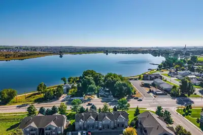 Gorgeous Windsor Lake Townhome - 2 Bed, 1 1/2 Bath