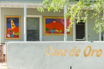 Image de Casa de Oro – Luxe Comfort in the Heart of Old Bisbee Private Yard & Ev Charger!
