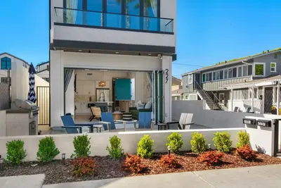 Image de Luxury Beachside Villa - Steps to the sand and beach
