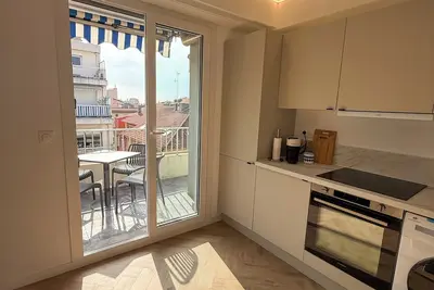 Image de Appartement port de Nice 4 personnes, tout équipé hautes prestations balcon