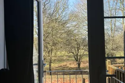 Image de Beautiful cottage overlooking Richmond park. Easy reach to central london