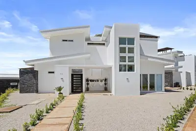 Image de Brand New Professionally Decorated Luxury 5 Bed Avellanas Home Minutes to Beach
