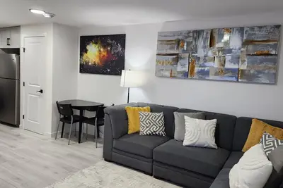 Image de Cozy & Private 1-Bedroom Basement Suite – Your Perfect Getaway!