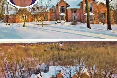Image de Brett Favre's legendary Packer home with 6-bedrooms 7-baths in Green Bay.