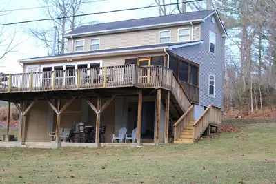 Image de Charming 3-bedroom house on Walker Creek close to Vt and R. U.