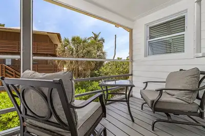 Image de Oceanfront Multi-Family Retreat // 4 Bed, 4. 5 Bath // 2 Fully Equipped Kitchens!
