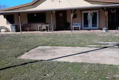 Image de Charming 3-bedroom farmhouse in awesome Eufaula with Wi-Fi, , boat ramp and dock