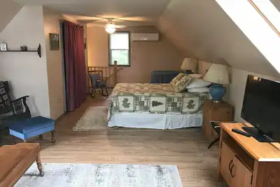 Image de Lakeside Loft in the Maine Woods an hour from Acadia National Park