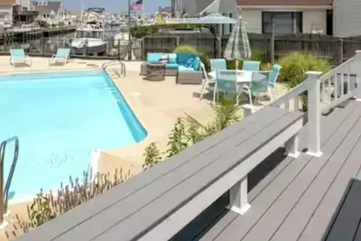 Image de Waterfront Property with Inground Pool