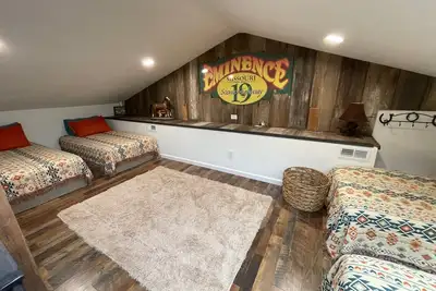Image de Barn by The Creek- Barn turned bnb on a creek in Eminence, sleeps 10