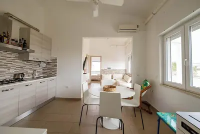 Image de (Free WiFi, Netflix, A/C) Beautiful beach house with garden, pine forest view