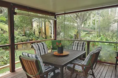 Image de Original house, large gardens in bush setting