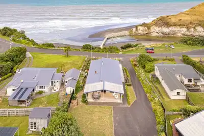 Image de Sunset Escape - Stunning Beachfront Views