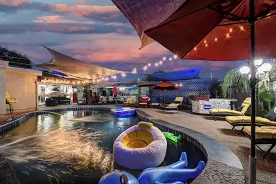 Image de Luxury 7br Pool & Spa Retreat in Tempe – 7 Kings or 14 Total Beds.