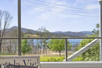 Image de Stunning Views at Goughs Bay – Boating, Skiing, Trails & Wineries await!