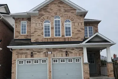 Image de 7 Bedroom Detached House with huge backyard in the Heart of Mississauga! ! !
