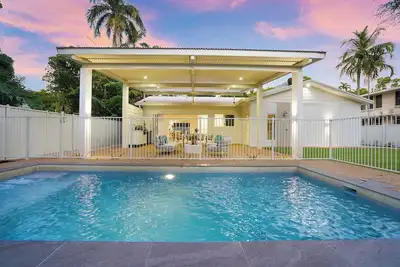 Image de The Bougainvilia House - Tropical Retreat with Private Pool & Alfresco Living