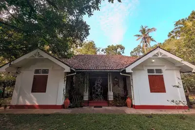 Image de Charming Greenacres Bungalow w\/Pool & Lush Garden – Ideal for Relaxing Getaways