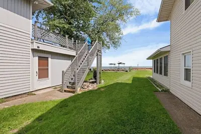 Image de Beachfront 5bdrm Lakehouse