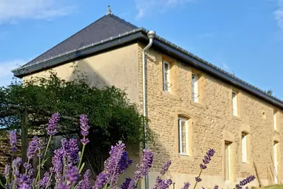 Image de Ancienne dépendance du château refaite à neuf en pleine campagne. 5 ch\/10 pers