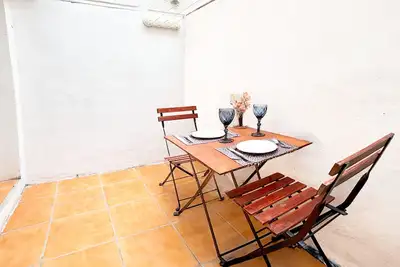 Image de Bright, with patio and good area