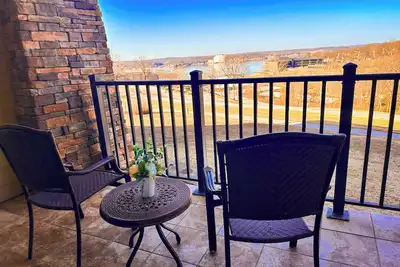 Image de Private Four Seasons Lakeview Condo (2bed/2bath/2Balconies-Pool, Hottub, Golf, Spa, Marina-8 Pp)