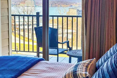 Image de 1 King Bed | Full Kitchen | Living Room | Sleeps 4