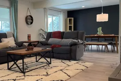 Image de 3br/2ba Modern & spacious home close to the River