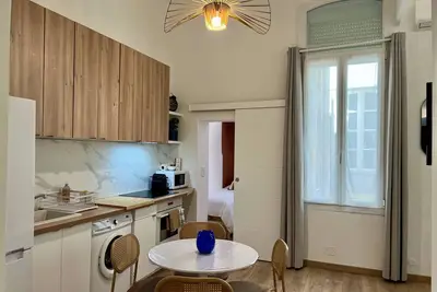 Image de Centre ville, Calme, Confortable et Climatisé (2 Chambres)