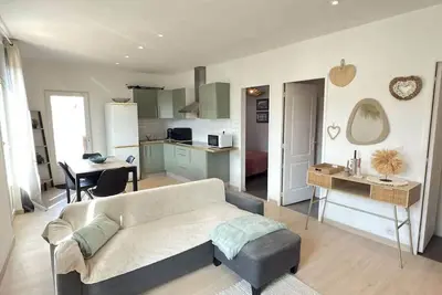 Image de Appartement Coquet Refait à Neuf avec Terrasse, au