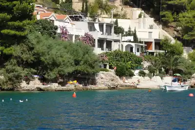 Charming 2-bedroom sea view apartment with WiFi and Ac in lovely Stanići