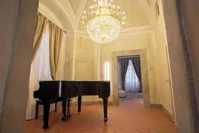 Stay in a prestigious place of interest in Florence in the city center