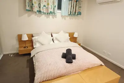Image de Stylish 4 bedroom 3 bathroom lakeside townhouse