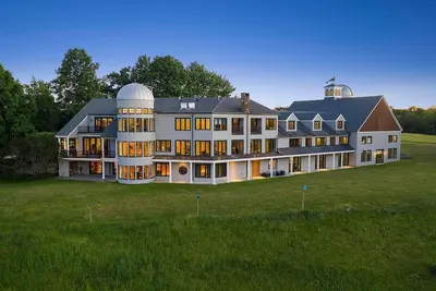 Image de Meadow View Manor | 17, 000sqft w/ Olympic Pool