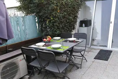 Image de rez de jardin, 31 m2, clim, terrasse 15 m2, Pk privé