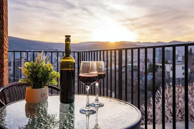 Image de Cozy 1-bedroom apartment in charming T'bilisi with WiFi, Ac
