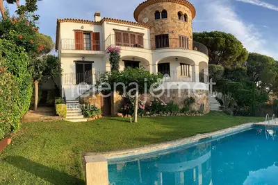 Image de Belle villa avec piscine privée et vue impressionnante sur la mer