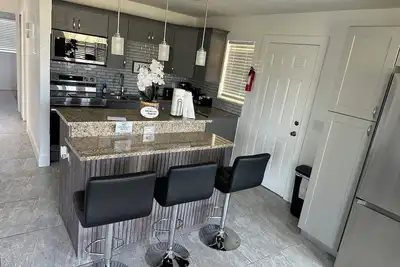 Image de 3-bedroom house in terrific Pompano Beach with WiFi, Ac, 15 mins near beach.